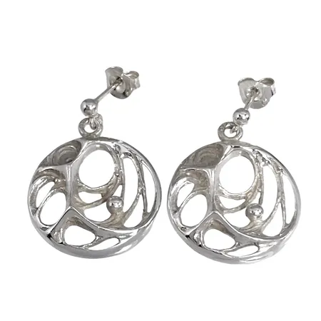 Örhängen, ett par, FINLAND, silver 925/1000, "Spiderweb", KARL LAINE - FINLAND, längd 29 mm, dekor Ø21 mm, fint skick, nya helt obegagnade ploppar i 925/1000 medföljer Vikt: 6 g