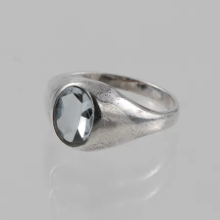 Ring med sten, stl 15¾mm, silver  Vikt: 1,8 g