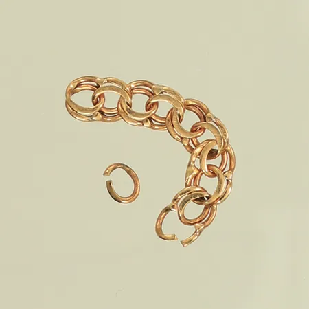 Skrotdel, Bismarck-länk, längd 34mm, bredd 6mm, 18K, 1,2g Vikt: 1,2 g