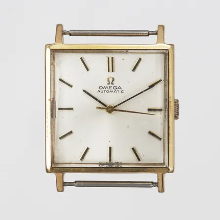 Herrur Omega Automatisk, guld på stål, ca 26x25mm, saknar armband, inga övriga tillbehör, slitage, några mindre fläckar/smuts på urtavla, ytliga repor.