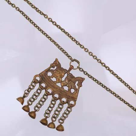 Collier, Kalevala, två ryttare, 62cm, hänge, 9,5cm, brons