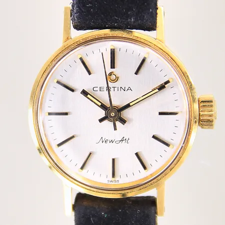 Damur Certina New Art, 18K, manuell, numrerad: 824.3810.68, Ø22mm, läderband original med slitage, repigt glas, gravyr, inga tillbehör