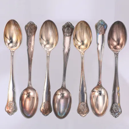 7 Kaffeskedar, 11,3cm, förgylld sked, Norge Mylius, en med gravyr, 830/1000 silver. Etui Vikt: 76,3 g