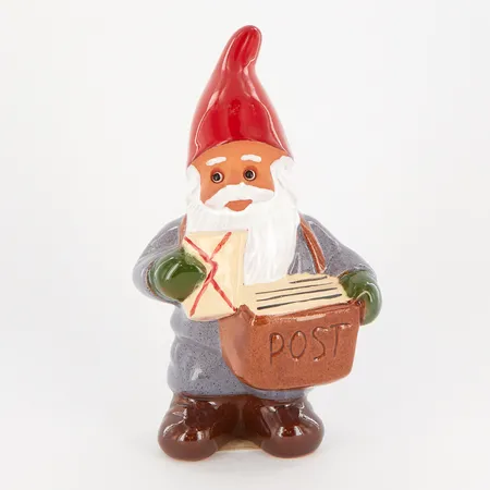 Figurin, Tomte med post, design Rolf Berg, Torshälla Sweden, höjd ca 15,5cm, etikettmärkt Skickas med paket.