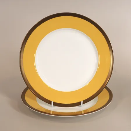 Ett par mattallrikar, Nobel, Karin Björquist för Rörstrand, ca Ø26cm, originalkartong, smärre slitage, kartong med skador. Skickas med postpaket.