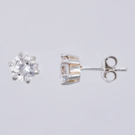 Ett par örhängen med vita stenar, Ø ca 6mm, 925/1000 silver Vikt: 1,9 g