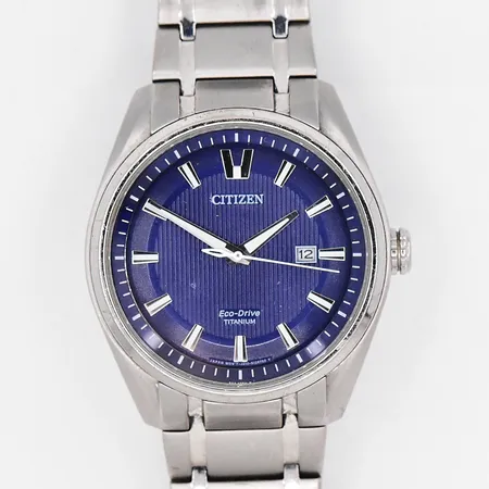 Herrur Citizen, Eco Drive, Ø 42mm,  kaliber J810, titan, safirglas, datum, blå urtavla, repig länk ca 19,5cm, inga tillbehör