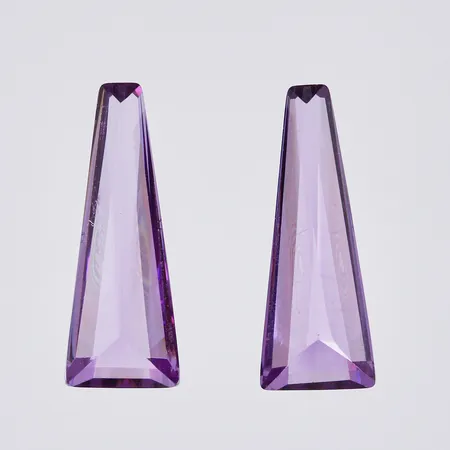 2 Ametister, längd: ca 1,5cm, bredd ca: 3-6mm, tot ca 8,52ct