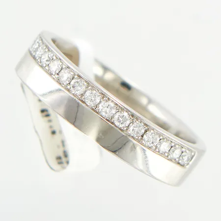 Ring med diamanter 15xca0,02ct, stl 19¼, bredd: 5mm, Platina 950  Vikt: 9,6 g