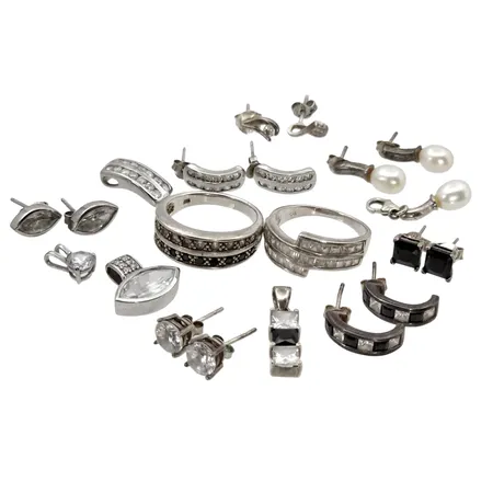 Silversmycken 925/1000, 7 par Örhängen, Hängen & 2 stycken Ringar (Ø19,0 mm), vita & färgade stenar, bruttovikt 33,9 gram Vikt: 33,9 g