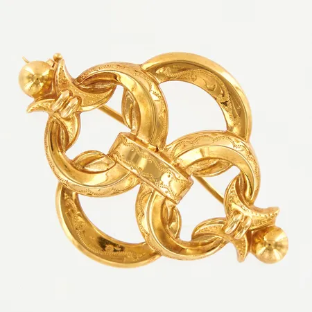 Brosch med mönster, 28x40mm, skev nål, 18K  Vikt: 2,8 g
