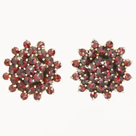 Ett par örhängen med granater, Ø17mm, gulmetall Vikt: 5,6 g