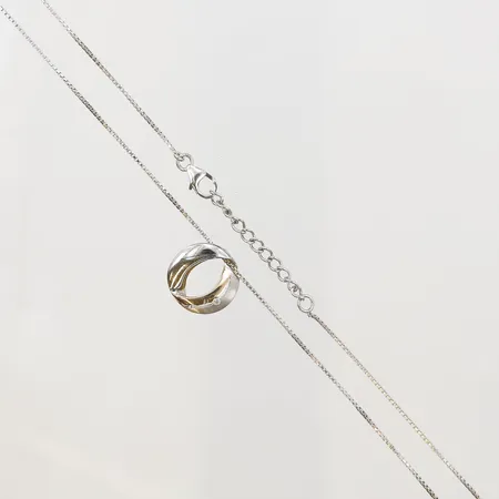 Kedja Venezia, justerbar längd 42-44,5cm, bredd 1mm, hänge delvist förgyllt Ø15mm med diamant ca 0,01ct, GHA, 925/1000 silver Vikt: 3,7 g