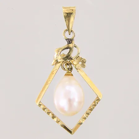 Hänge med odlad pärla Ø7,4mm, 31x16mm, skadad pärla, 14K Vikt: 1,6 g