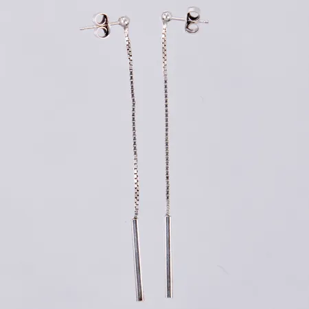 Ett par örhängen, längd: ca 7cm, bredd: ca 1-2mm, GFAB, 925/1000 Silver  Vikt: 1,9 g