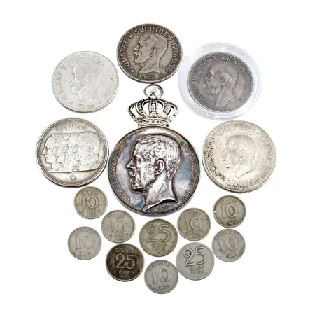 Parti silvermynt, svenska och utländska, 40-92,5 %, finvikt cirka 99g Vikt: 99 g