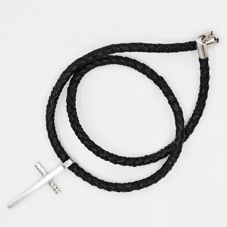 Collier med kors, läderband, 46cm, PM Silversmedja Varberg, silver 925/1000 Vikt: 0 g