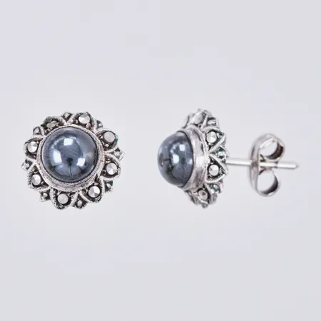 Ett par örhängen med hematiter och markasiter, Ø ca 10mm, 925/1000, silver Vikt: 2,5 g