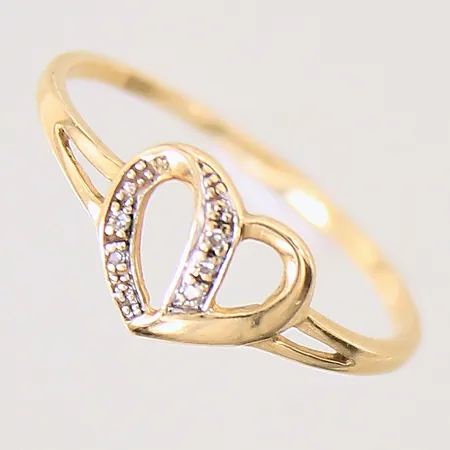 Ring, hjärta med 8/8-slipade diamanter 5 x ca 0,005ct, stl 19½, bredd 1,2-8,7mm, vitguldsdetaljer, GHA, 18K Vikt: 1,8 g