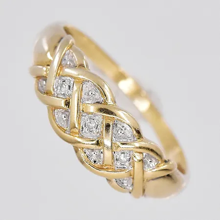 Ring, diamanter ca 0,01ctv, stl 17¾, bredd ovandel 6,7mm, 18K Vikt: 2,4 g