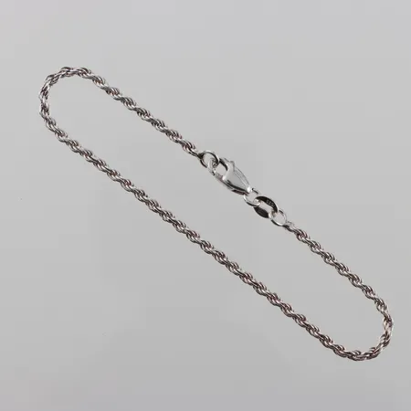 Armband kordell, längd 16,5cm, bredd 2mm, silver Vikt: 2,4 g