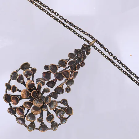 Collier, Renlav av Hannu Ikonen, kedja ca 62cm, hänge 12cm, brons