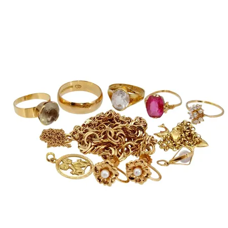 Diverse smycken, 18K guld, defekter, slitage, gravyrer, bruttovikt 38,2g Vikt: 38,2 g