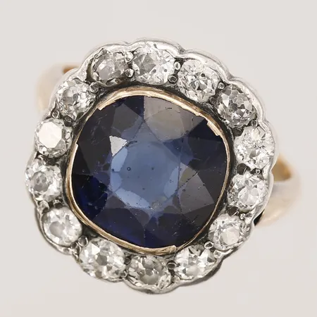 Ring med blå sten (glas) och gammalslipade diamanter 14x ca 0,08ct, stl 16, bredd 2-17mm, naggad sten, skadad fattning, fattning delvis silver, ostämplad, 14K Vikt: 5,2 g