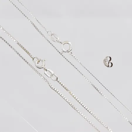 2 Kedjor Venezia, längd 39-40cm, en klämd länk, en stopp, silver 835/925/1000 Vikt: 3,5 g