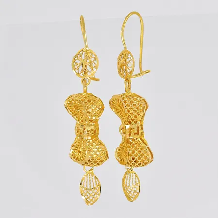 Ett par örhängen, rosett, längd ca 53mm, 21K Vikt: 4,2 g