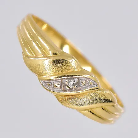 Ring, stl 16½, bredd ovandel 5,4mm, 18K Vikt: 1,2 g