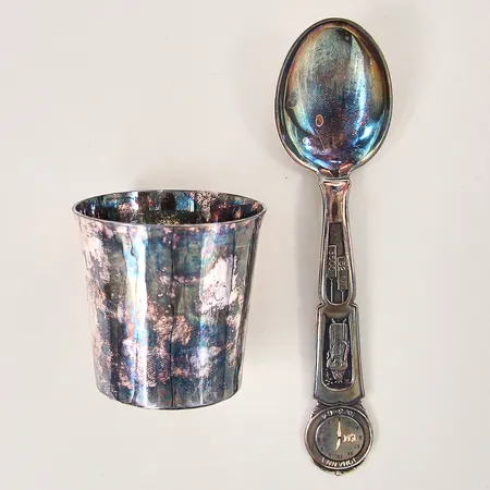 Silverföremål, oxiderade, graverade, silver 830/1000 Vikt: 100 g