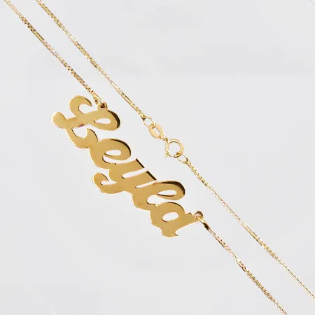 Collier med namnhänge, Leyla, längd ca 50cm, 14K Vikt: 5,6 g