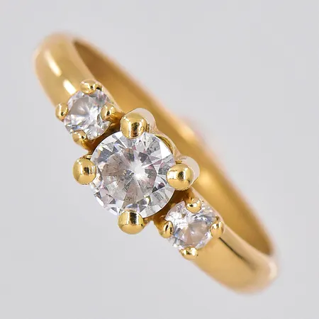 Ring med vita stenar, stl 17, GHA, 18K Vikt: 1,1 g