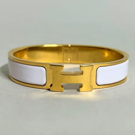 Armband, Hermés Clic clac H, gulmetall med vit emalj, 56 x 45mm, bredd 12mm, bruksslitage, påse, etui, band