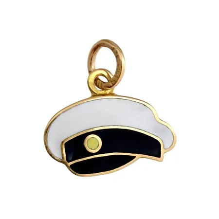 Hänge Studentmössa, 18K guld, emalj, N S E Guldvaru Aktiebolag, längd inkl. ögla 14 mm, bredd 13 mm Vikt: 1 g