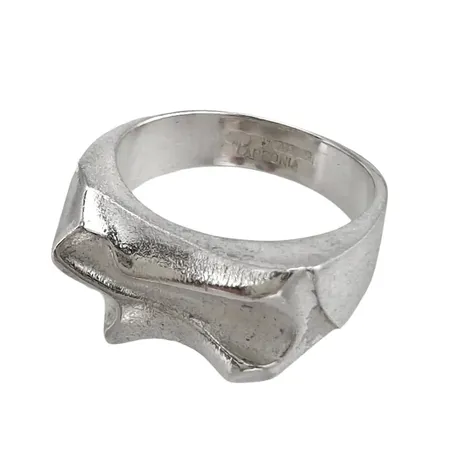 Ring Finland, silver 925/1000, Björn Weckström för Lapponia, sannolikt modell "Mira", 1993 (Q8), Ø17¾ mm, bredd 5-10 mm, fint skick Vikt: 7,4 g