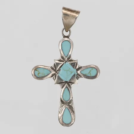 Hänge i form av ett kors med emaljdekor, höjd inkl ögla: 55 mm, bredd: 32 mm, slitage, 925/1000 silver. Vikt: 8,5 g