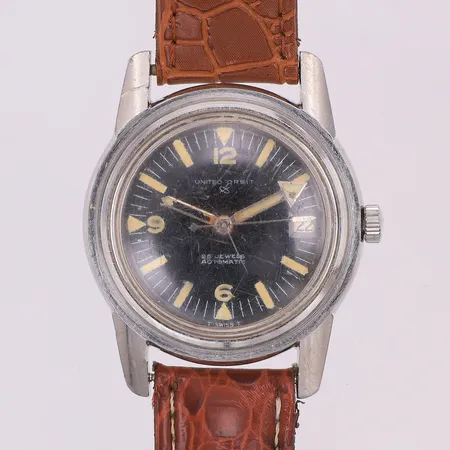 Herrur United Orbit, automatisk, Ø36mm, serienr 810791, färgbortfall på ena visaren, väldigt smårepigt glas, läderband, ej original