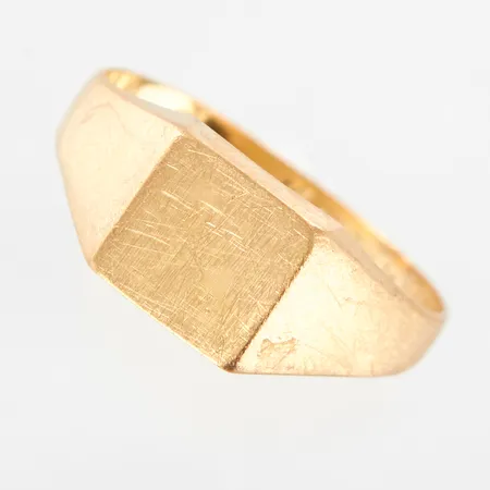 Klackring, stl 19½, bredd 3-9mm, gravyr, repig, 18K Vikt: 2,4 g