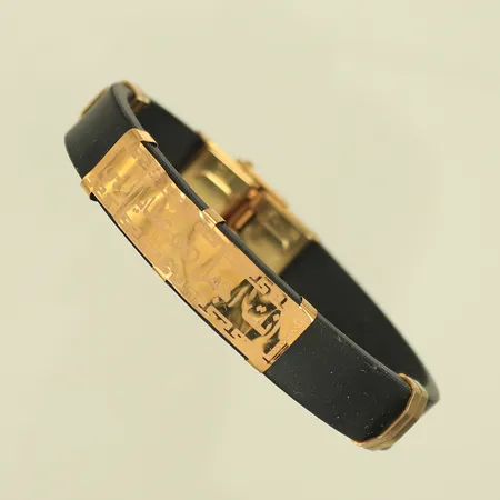 Gummiarmband med gulddetalj, lås i stål, gulddetalj bucklig, ca 1g guld 21K