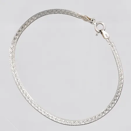 Armband, 18cm, bredd 3mm, trasig vid lås, silver 925/1000 Vikt: 1,9 g