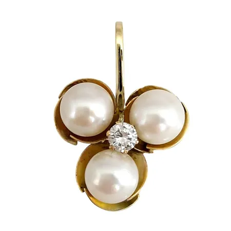 Hänge, 14K guld, större modell, Diamant 0,40ct, cirka Top Crystal (I) / VS, odlade Pärlor Ø 9 mm, blåvitrosa ton, god lyster, ostämplad, hängets längd inkl. ögla 32,5 mm, bredd 23 mm, fint skick Vikt: 6,9 g