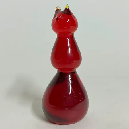 Figurin, röd katt, Bergdala glasbruk, höjd 7,8cm