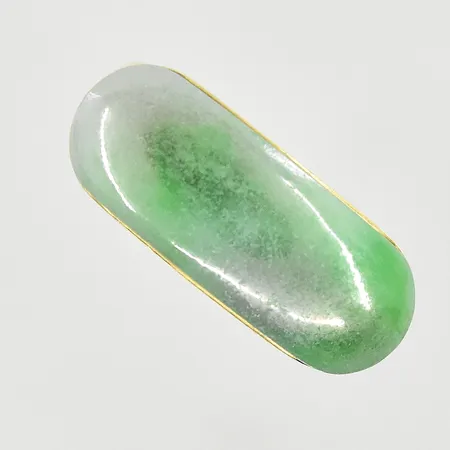 Ring med grön sten, stl 18, bredd 4-9 mm, 14K. Vikt: 5,5 g