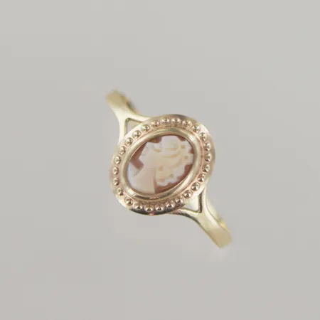 Ring camé, Ø 18 mm, höjd 11 mm, 18K Vikt: 1,2 g