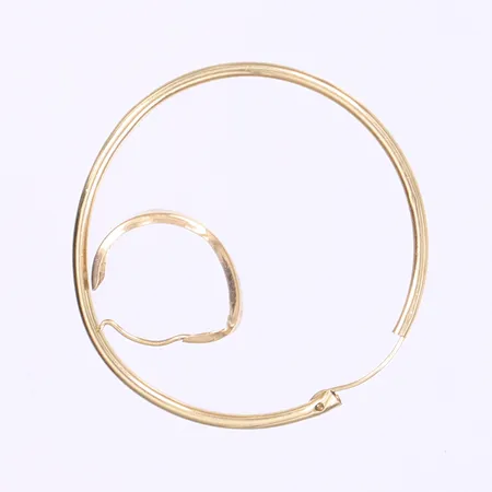 Diverse guld, defekt, 18K  Vikt: 0,9 g