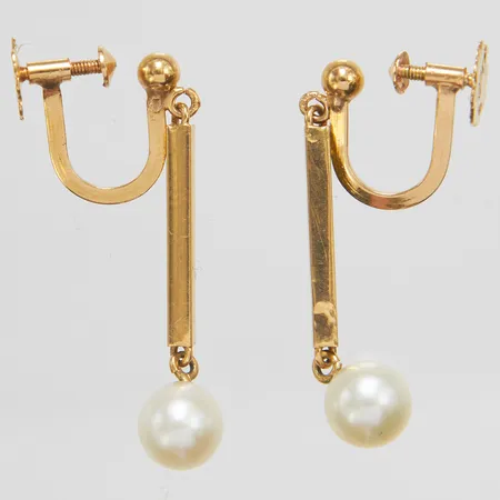 Ett par örhängen, odlade saltvattenpärlor, längd ca 28mm, Ø 6mm, 18K Vikt: 2,3 g