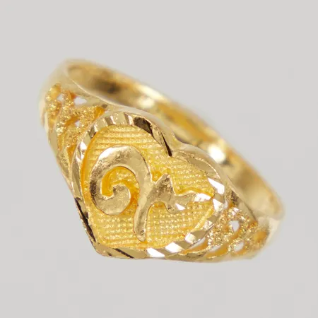 Ring, stl 17¾, bredd 2,3-10,2mm, genombruten dekor med symbol, Thaiguld, 23K, 1 Slung, Vikt: 3,8 g
