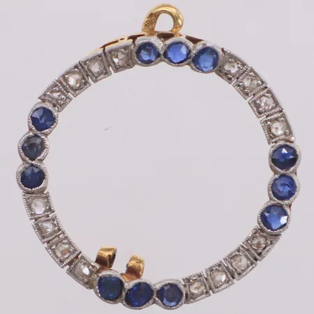 Hänge med rosenstenar och troligen safirer, längd 25mm, bredd 23,2mm, svensk importstämpel, tvåfärgad, bucklig, 18K Vikt: 2,1 g